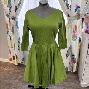 Chic Green V-Neck Dress